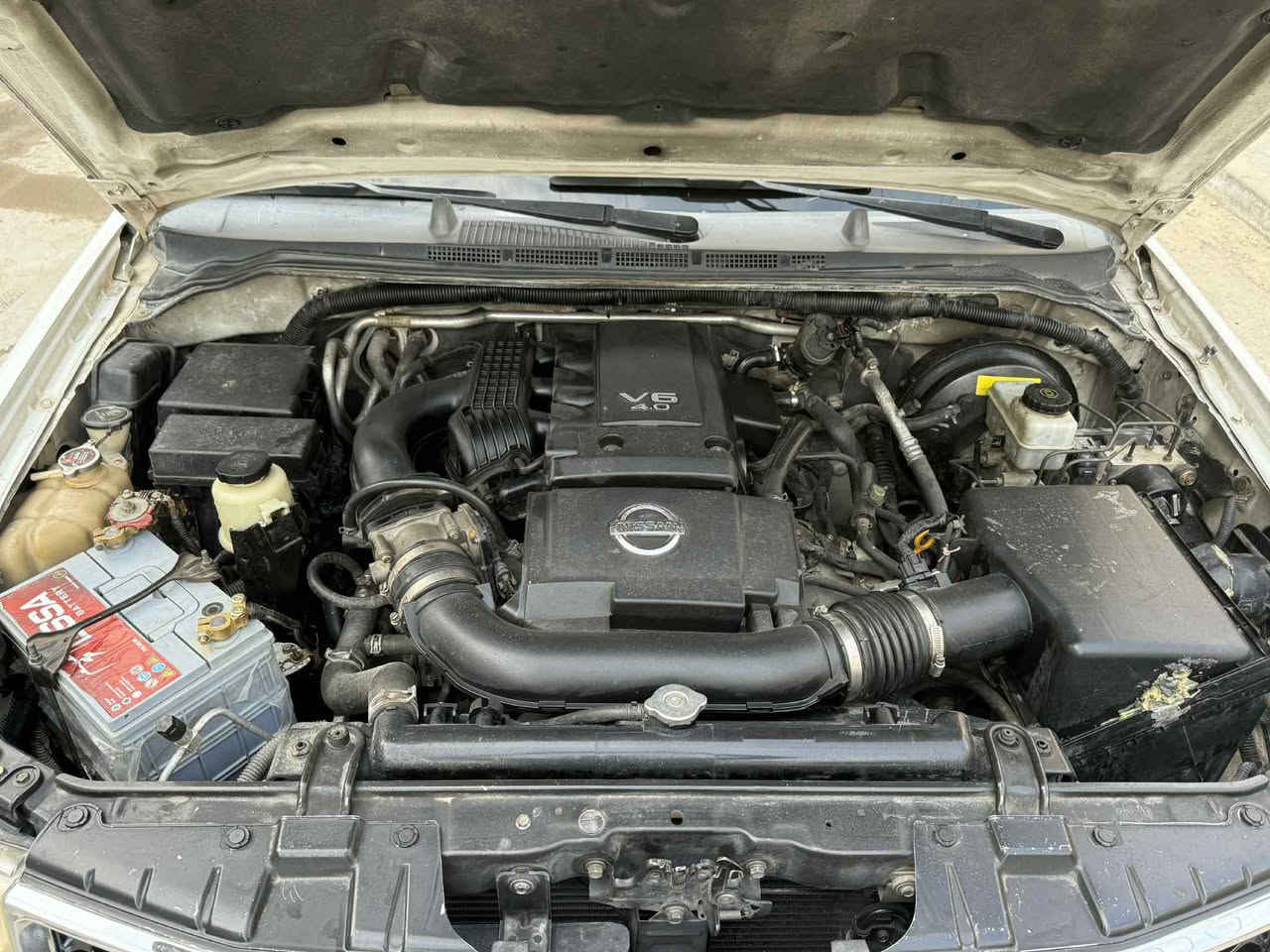 السلام عليكم
‏نيسان باتفندر 2006 خليجي 7 راكب رقم اربيل سنويه نافذه وكاله عامه باسم صديقي تحويل او وكاله ماشيه 300 الف فول مواصفات تبريد 3 قطع سلايت  فور  ويل شغال بيها صبغ قطعتين بدون دواخل موجوده صور سونار بالمنشور مكينه 6سلندر 4000 كير مكينه كله تمام عليها غرامه 300 دولار تنزل من سعر نقص فقط تبريد فجأه وكف جان شغال سابقآ. . 
‏السعر /98$ وببها مجال بيع او مراوس. . 
‏العنوان/بغداد-الزعفرانيه
‏*********** واتساب
