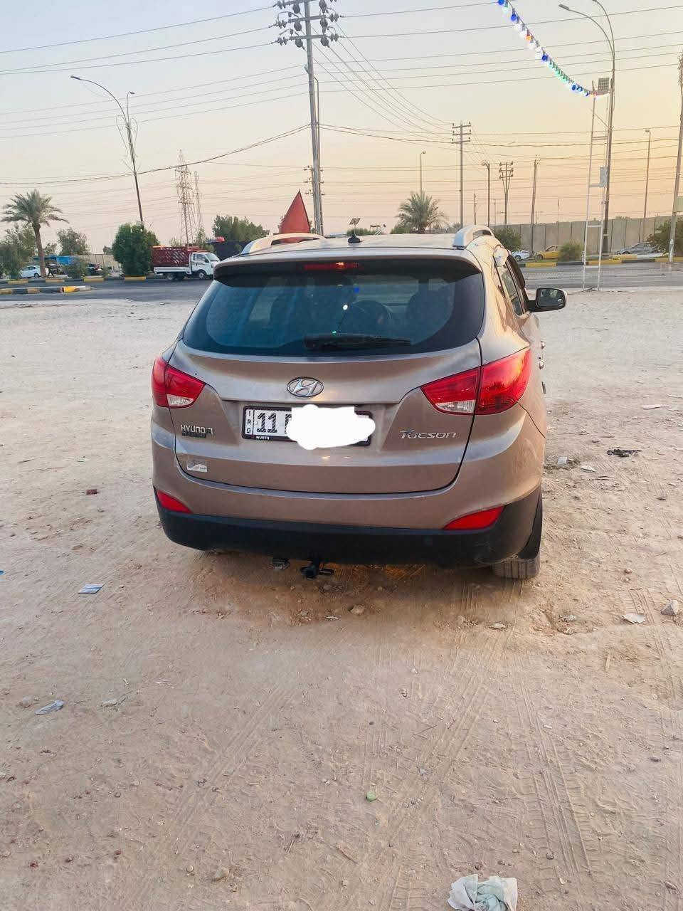 توسان مديل  13رقم بغداد الجديد
المواصفات/فول عدا الفتحه والبصمه
مكينه 2000دوش
كير AT/ كشاف/تحكم جهتين/شاشه/ويلكب/داخل جلد
فول عدا البصمه والفتحه
 ضربتها من امريكا (باب السايق وعكس السايق مرجعات بلاديات) والباقي كله كفاله عامه
سياره نضيفه إستخدام شخصي على كد الدوام مال ابنيه
كير مكينه  تبربد ثلج
تخم تاير 
متصرف عليه ابد
جاهزه داخله جديد
السعر 125ورقه
للإستفسار/  ***********
العنوان /كربلاء

