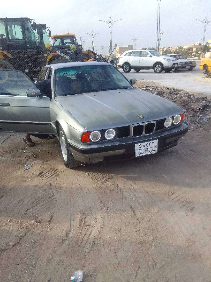 سياره بي ام دبليو 1992  تحويل ثاني يوم مكينه وكير مسكر جدد شرط حداديه 100/100 كهربائيات كله شغاله مكفوله من الضربه القويه والعيب الشرعي  سعر 45 وبيه مجال للبيع او مراوس حسب القناقه مكان ناصريه مركز *********** ناصرية, ذي قار
