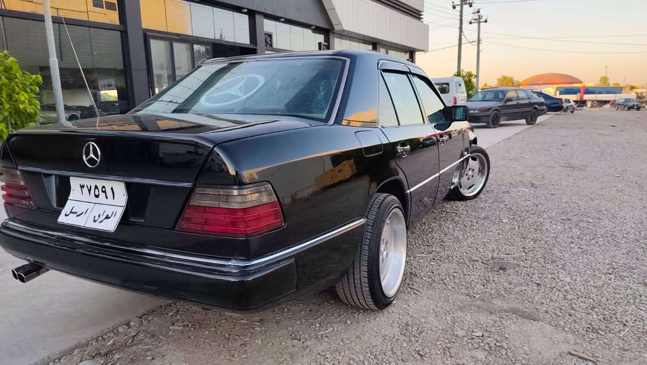 سلام عليكم للبيع مرسيدس دب موديل 90 محرك بطه تخم تاير جديد صدر جديد محرك گير بشرط سيارة بدون نواقص قواعد دبل بلاديات سيارة مصبوغه فقط جماليه كهربائيات كله يشتغل سعر 56  .عنوان كلار   لتواصل ***********
