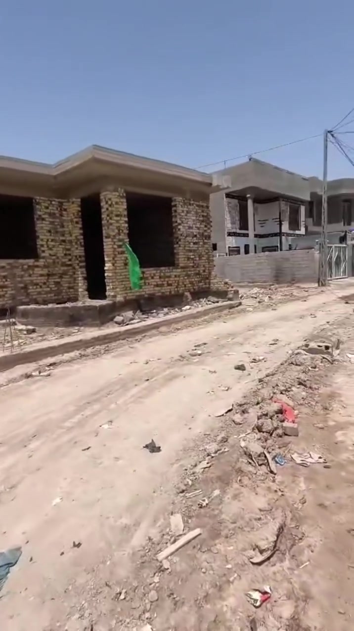 سلام عليكم بيت للبيع بشارع عشرين سند 25المساحه 230متر الاستفسار ***********
