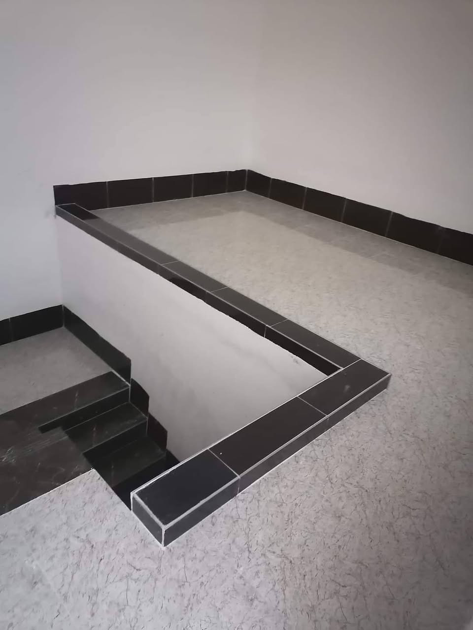 اسطه كاشي متفرغ حالين شغل هندسي شرط ***********
