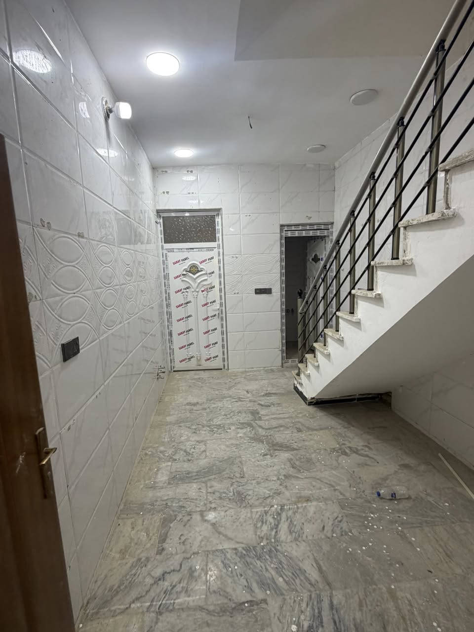 مشتمل اللاجار الشعب خلف سوك شلال ٥٠ متر استقبال 

وخدمات ومطبخ وحمام فوك بي غرفتين نوم مال عائله 

زغيره السعر ٥٠٠ الف قفل

 معروض بمكتب الكناني ***********
