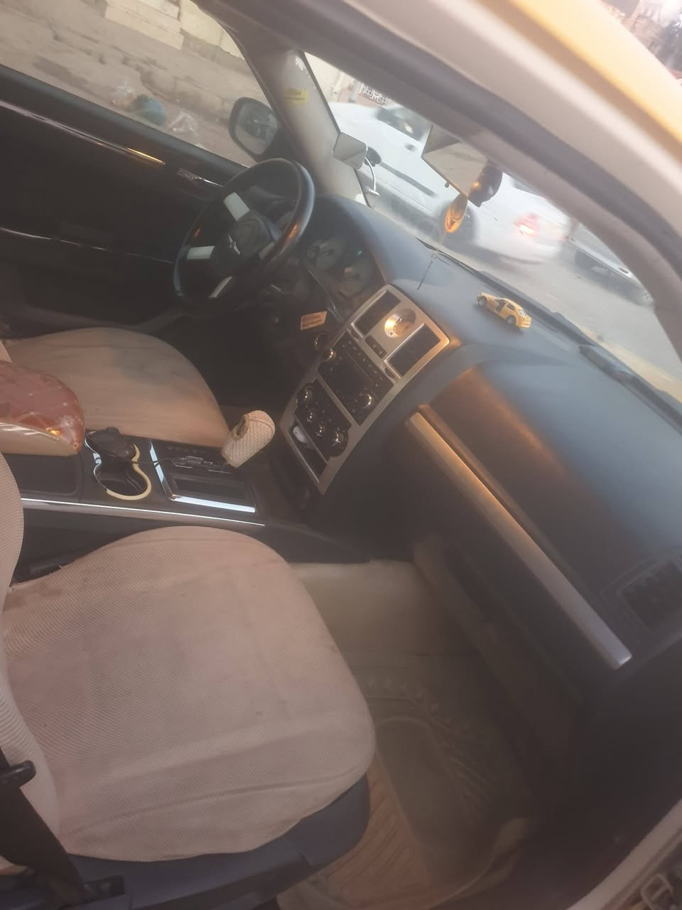 السلام عليك اوباما للبيع 2010كندي مكينه وكير حداديه تبريد تخم تاير مصفره هيئه ومرور خط بغداد عماره  سنويه ل 30 بسمي ***********
