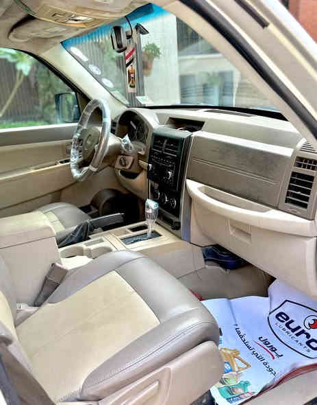 للبيع جيب ليبرتي ٢٠٠٨  فوووول  
رقم بغداد وهزة جديدة 
ماشية 116 ML
محرك V6 3700 
فتحة سلايت 
غرفته جلد جديدة جدآ 
تبريد ممتاز
كهربائيات بلادية كلة شغالة 
تخم تاير جديد نكسن 
باتري جديد 
هوك سحب خلفي
بيه صبغ بابين  
السيارة جاهزة وبدون أي نقص ادامة كاملة
_____________________
العنوان : بغداد /الكرخ   
السعر :  ٨٥ $ وبيه مجال   
رقم الهاتف : *********** /*********** بغداد
