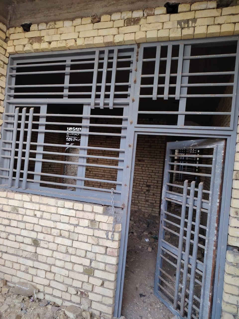 بسم الله توكلنا على الله
هيكل مصبوب طابو صرف مساحه 200متر
 باقيه بس دواخله فقط بدون شغل خدمات كامله 
رقم العقار 4546العنوان حي الغدير الثانيه 
الاستفسار ***********
***********
