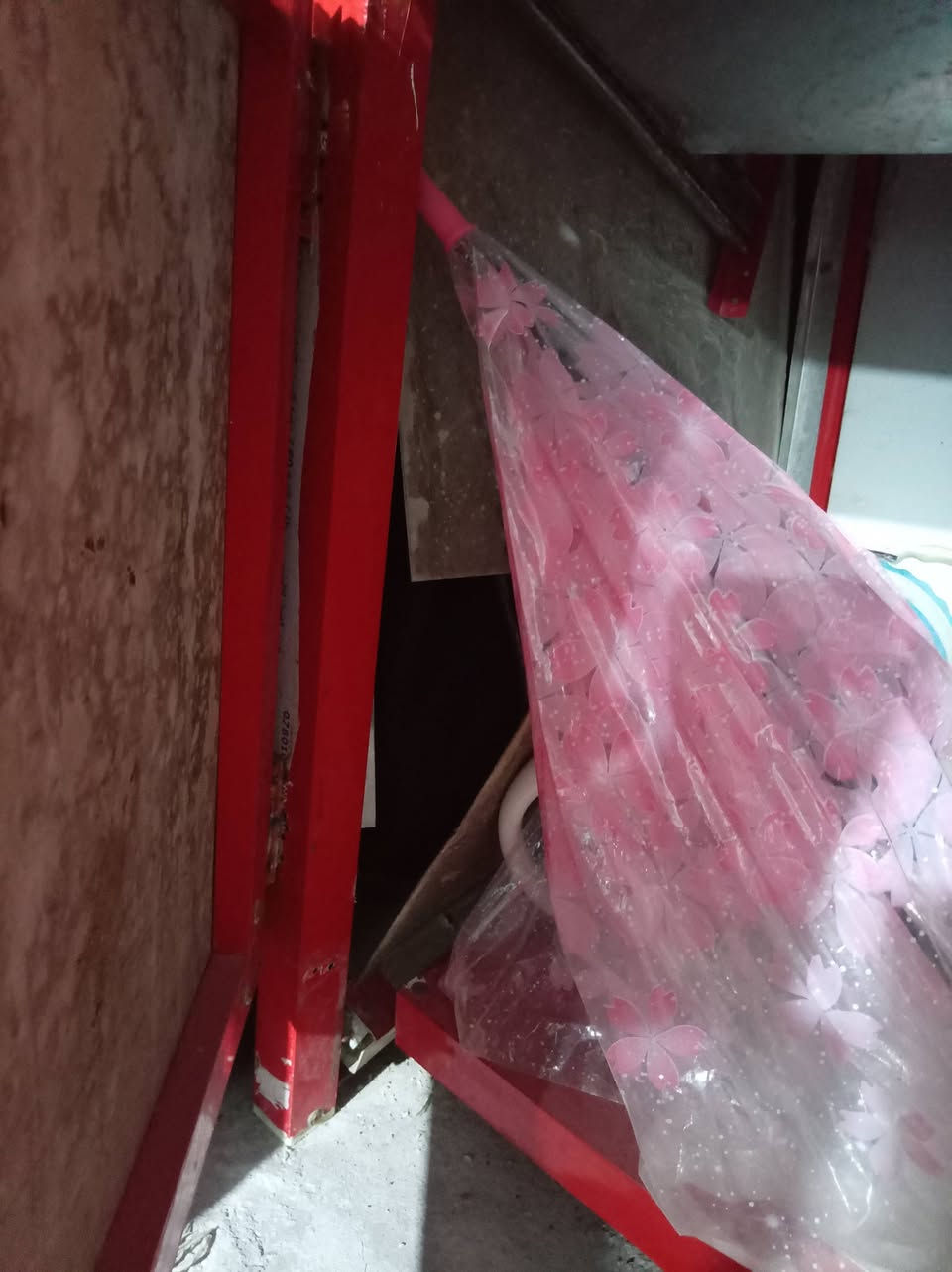 سلام عليكم كاونتر نضيف بس بي هاذا الكسر بي مرمره الأصلية العنوان أبو الخصيب طريزاويه سعره  275 إذا أكو كاونتر مراوي عادي ***********
