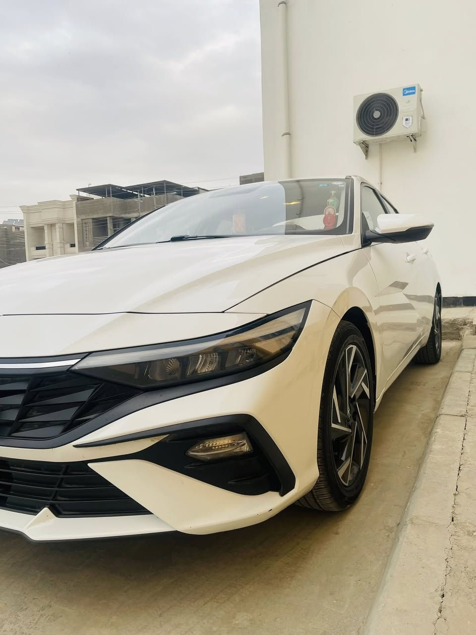 السلام عليكم
النترا مديل 2024 

اربيل تريد تحويل تريد وكاله حاضر

محرك 1500 دبل نوزل 

ماشيه 57 من هيه زيرو عندي 

سيارة كامله من كلشي

بيها دحجه مئشرها ويه الصور 

باتري جديد تخم نوزلات عبوة كامله 

مسويلهاادامه عامه 

عنوان بصرة شط العرب 

سعر 143 بيها مجال حگ الجيه

***********
