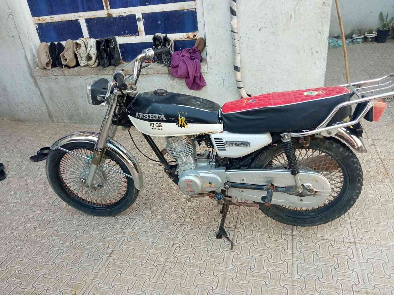 مديل 21كلك محرك مامفتوح بيها خيط دخان دراجه جاهزه عل وضع شركه سعر 300وشراي يتصل *********** شطره
