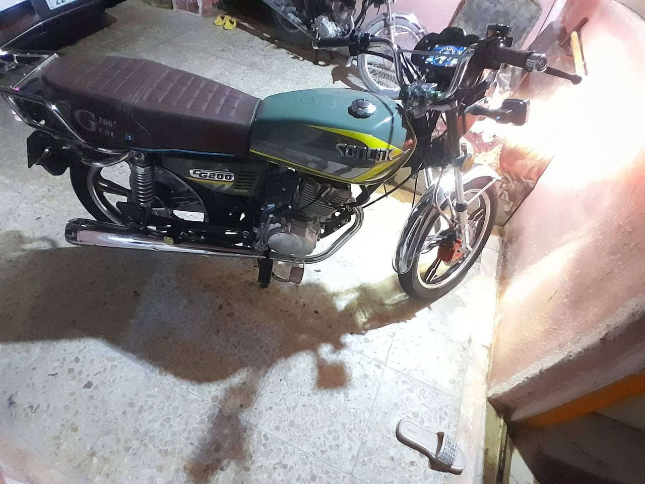 سلام عليكم ايراني موديل 24 للبيع تجي دشبول شاشه الكترونيه بيها مسجل  نواقص اشاير+ والضوء الخلفي للبريك+السيبايه مكسوره ومخلي داخلها شيش   السعر 700 وبيها مجال بسيط العنوان بغداد سبع قصور ***********
