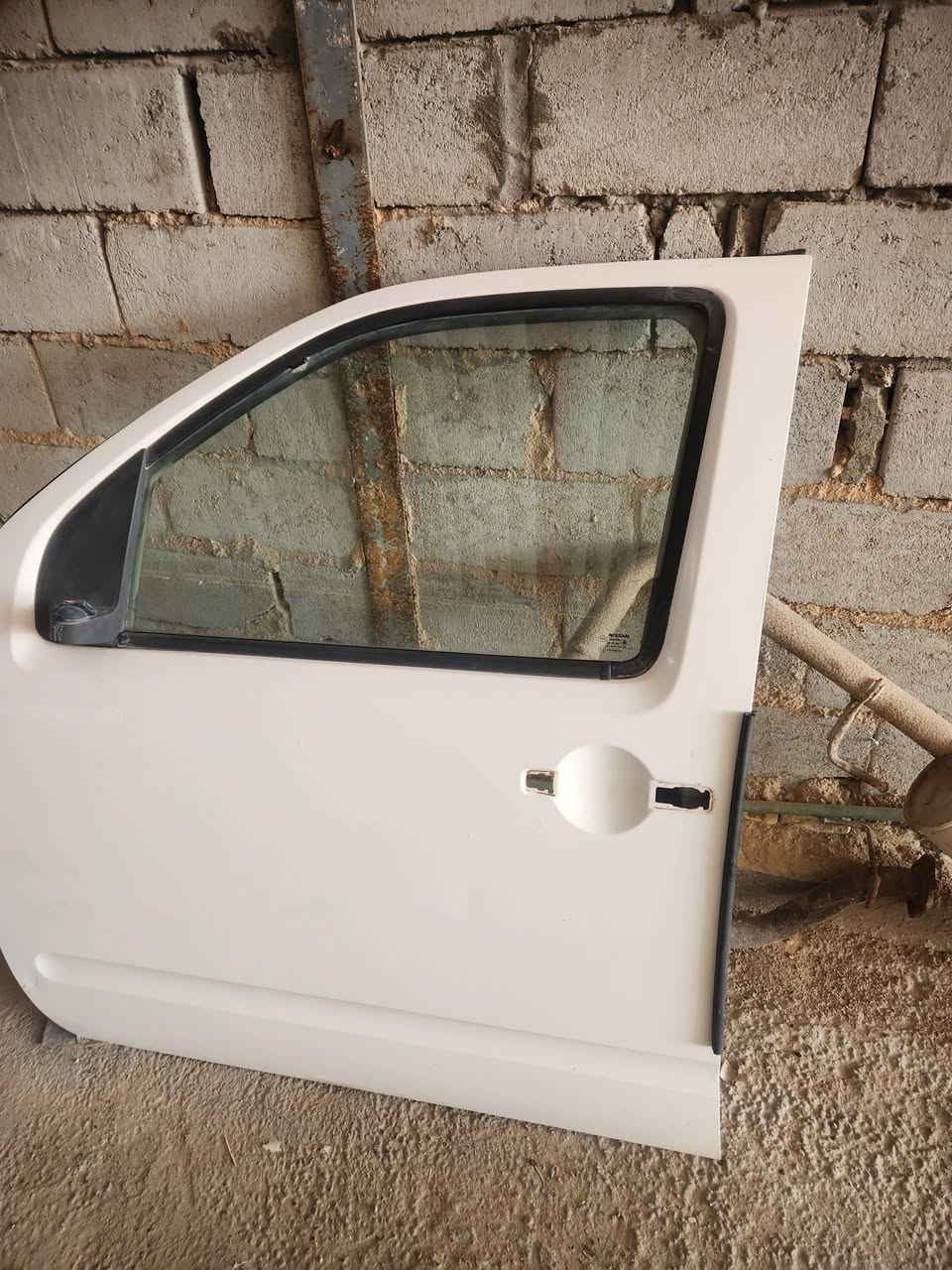 بيبان وبطاين نيسان نيفارا للبيع توصيل لكافه المحافظات لاتصال *********** السعر على الخاص
