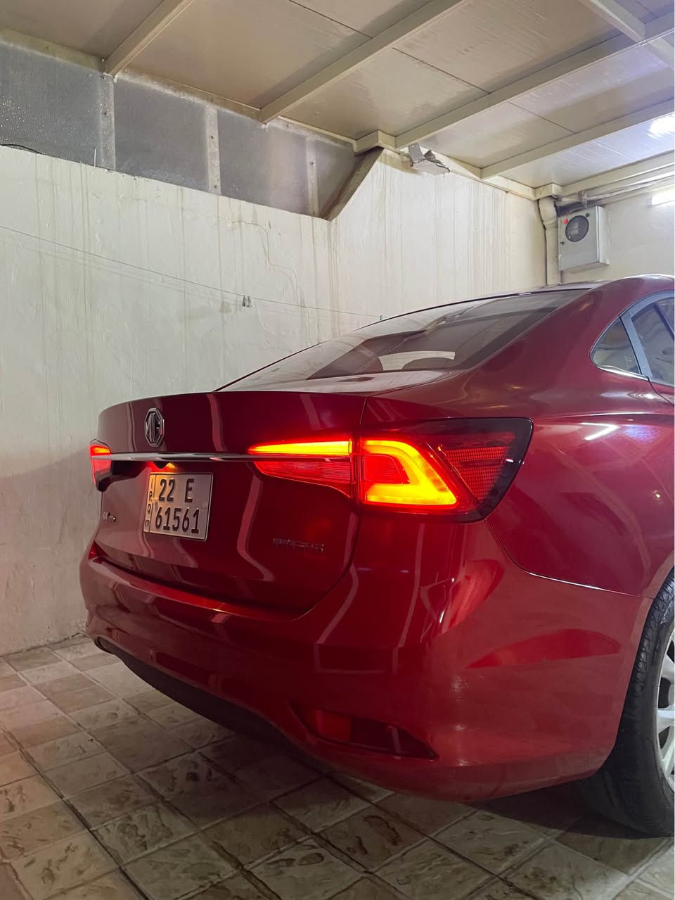 ئمجي ٥
2021 
مواسه فات كؤمفورد 
ناو  زه رد شاشه و كاميره به سمه هد..
دوو پارچه بوياخه بي ناوي 
گير مه كينه ته بريد به شه رت 
فه حسو هه زه  ره قه مو سه نه وي نويه 
به ناوي خومه 
له هه وليرم 
سحري ٩٠ مجال 
*********** أربيل, العراق
