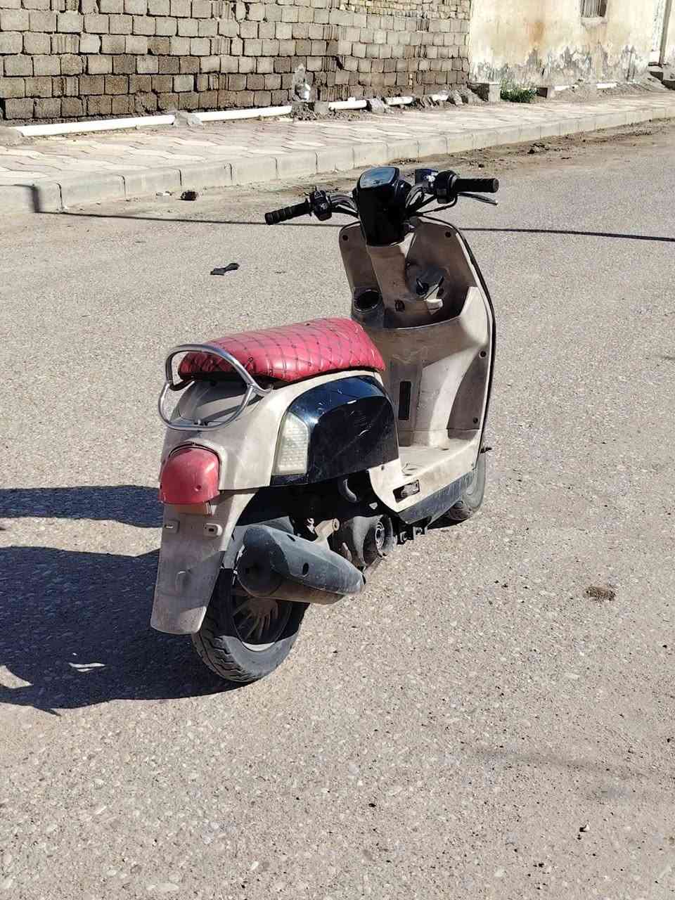 سلام عليكم ماكس بوليس نضيفة مكينة خرسة مفتوحة مرة كهربائيات كلها شغالة من الطول لطول سلف هندر اوراق باسمي اريدها ب500وبيها مجال مكاني ميسان***********
