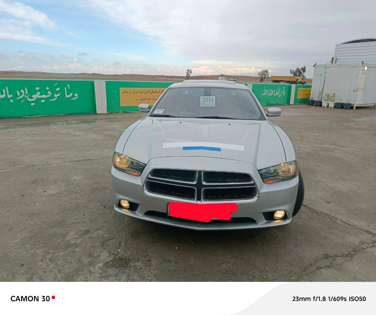 السلام عليكم
دوج جارجر موديل ٢٠١٢
سيارة خليجي بدون ضرر
فقط شخط بالجاملغ الخلفي طلقة بالبنيد
سيارة فول
مواصفاتها
سيارة فول فتحة داخل لونين لداخل احمر
كامرة خلفية كلاصات تدفة تبريد كشنات تدفة
دبل بصمة شاشة كبيرة رام فلاش بلوتوث كير موس داخل جلد احمر
سرعة 260  صدر جديد
سيارة حدادية 
تخم تاير
ويلا كروم كير محرك جديد 
سيارة اي نقص ماكو لرقم اربيل 
للاستفسار على لرقم ***********
