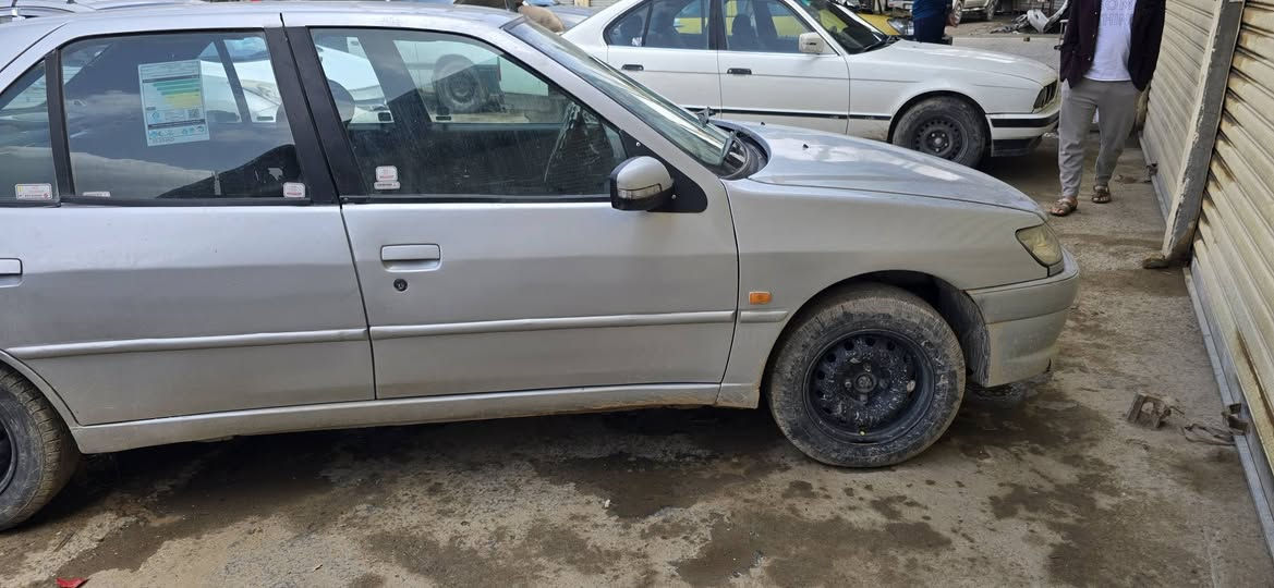 السلام عليكم 306 موديل 2001 رقم بغداد شرط التحويل سيارة خير من الله صبغ عام بدون ضربة تعال شوف بعينك واقتنع نواقص بسيطة  السيارة بلادية السعر ٤٢ وبيها مجال قليل عنوان السيارة ديالى بعقوبة ***********
