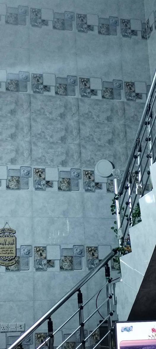 دار للبيع 250 م
مجمع بيتي 2 فئة A عالي الكلفة .

مجاور الركن شارع 20 

جميع جدران البيت مع الغرف سيراميك . بدون جص وبورك .

الارضية سيراميك ثقيل .

الطابق الثاني غرفة 9*4 مع حمام شاور .

وغرفة 5*4 .

للاستفسار الاتصال بصاحب الدار .

*********** 

ابو ايهاب .
