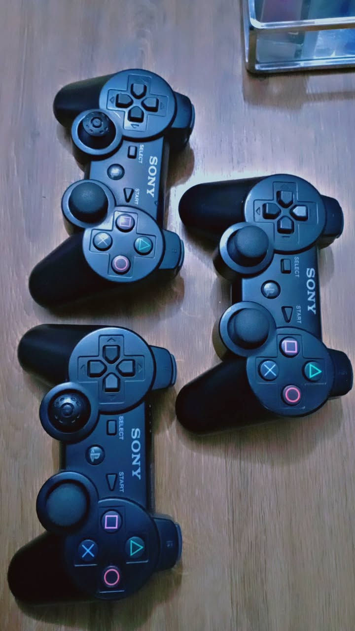 جوستكات اصليات بالة   Sony PlayStation 3  سعر القطعة 5
كلهن شغالات ويشحنن بس بيهن خلل التجاه يدوس وحده او الاكس  والباقي كله شغاله الازرار


**إذا كنت صاحب هذا الإعلان وتريد حذفه لأي سبب، رجاءا أرسل رسالة إلى الدعم الفني**