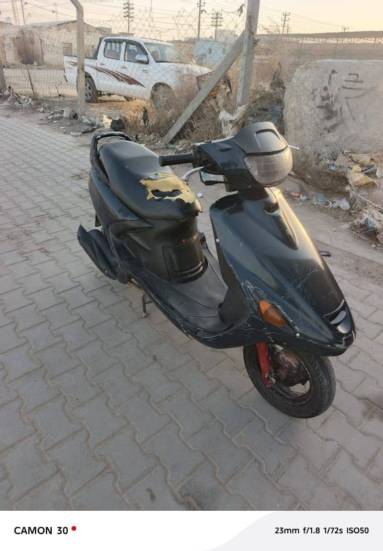 دراجه فراشه للبيع 
نقصها بس باتري 
سعر 325 وبيها مجال 
مكاني القرنه 
***********
