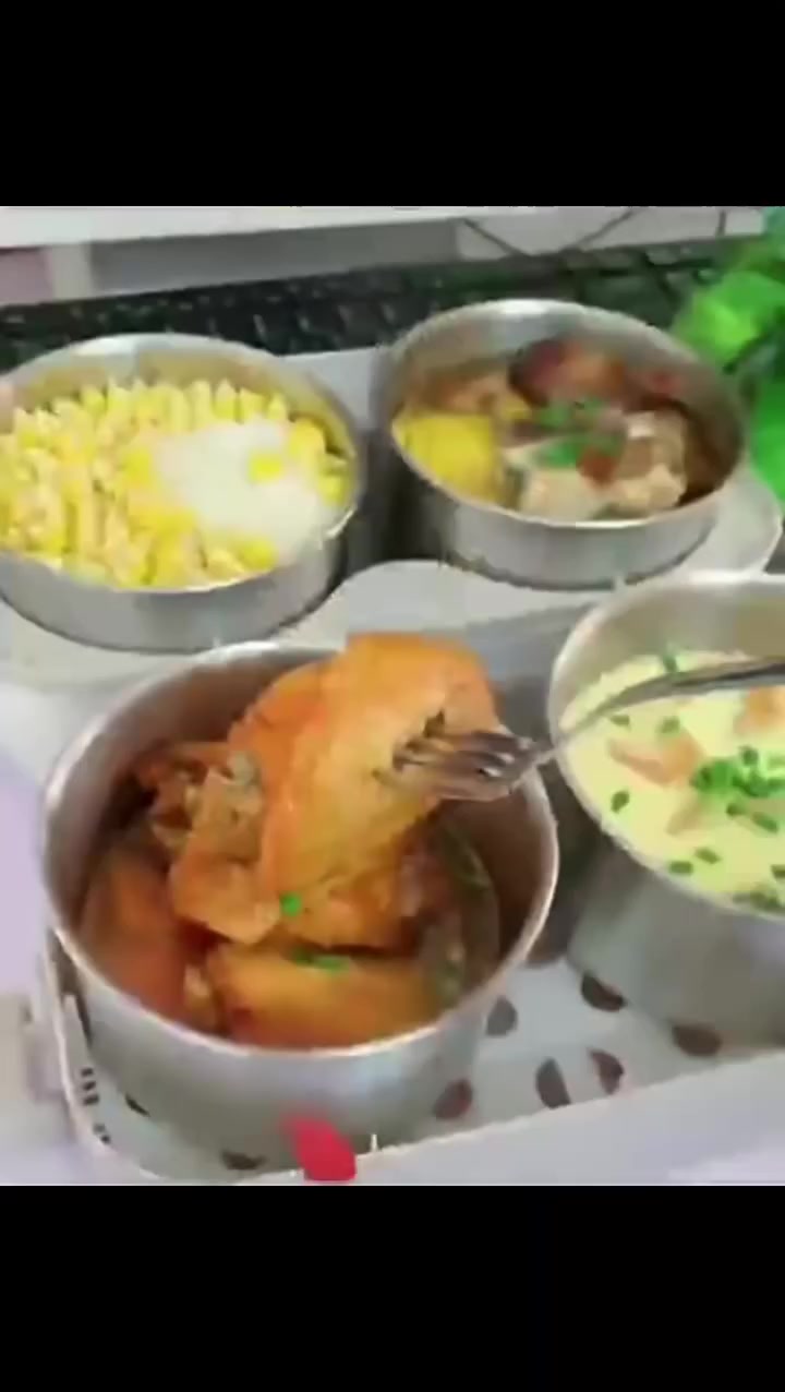 الموديل: BOXYS-306D

تصميم عملي من طبقة واحدة أو مزدوجة للطهي

صندوق غداء مدمج بأربع بطانات

مصنوع من فولاذ مقاوم للصدأ صالح للطعام

أنيق وسهل الحمل والاستخدام

تسخين متساوٍ للطعام لضمان الطعم المثالي

تشغيل بلمسة زر واحدة فقط

عزل حراري للحفاظ على الحرارة

متين وقوي

اتصال سلس

آمن على الطعام

سهل التنظيف

باستخدام مواد صديقة للبيئة مقاومة لدرجات الحرارة العالية

مظهر أنيق وعصري، بدون رائحة، صحي

أربعة خزانات داخلية صغيرة مستقلة، تصميم مزيج حر من طبقة واحدة ومزدوجة

استخدام عناصر تسخين PTC أكثر أمانًا وراحة وموفرًا للطاقة

تصميم التسخين المعاد تدويره بطاقة منخفضة يحافظ على الطعام دافئًا وطازجًا

وظيفة مزدوجة للتسخين والحفاظ على الطعام دافئًة  

تنبيه: لا يمكن استخدام هذا المنتج مباشرة في الثلاجة أو الميكروويف

السعة: 2.0 لتر

الطاقة: 200 واط – 250 واط

الجهد الكهربي: 110 فولت / 220 فولت

التردد: 50-60 هرتز

أبعاد الكرتون: 262 × 130 × 220 م


**إذا كنت صاحب هذا الإعلان وتريد حذفه لأي سبب، رجاءا أرسل رسالة إلى الدعم الفني**