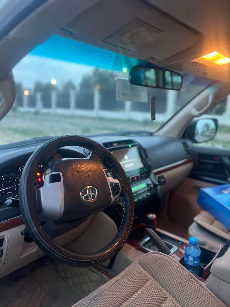 وەنوشە ٢٠١٣ برێم فوووول 
یەک جاملخی  بۆیاخە لەگەل ٢ ساردی بجوکی تیدایە 
بێناو گرتنە بی یرباگە هەموو شتی بەشەرت 
مەکینەی کرایتەوە 
گیر و مەکینە بەشەرتە 
١٩٨ کم رۆشتووە 
٣٢٣ مجالکی زۆۆر کەم تیدایە 
سحرەک خوار هەموو بازاری 
***********

١ قطعە سبخ  بدون دواخیل 
سیارە مکین مفتوح 
٣٢٢ شویا مجال 
*********** أربيل, العراق
