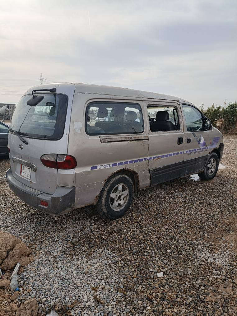 السلام عليكم
هونداي ستاركس
2007
11 راكب 
بيها معجون
سعر 38 ورقه وبيها مجال
العنوان ديالى خان بني سعد
***********
