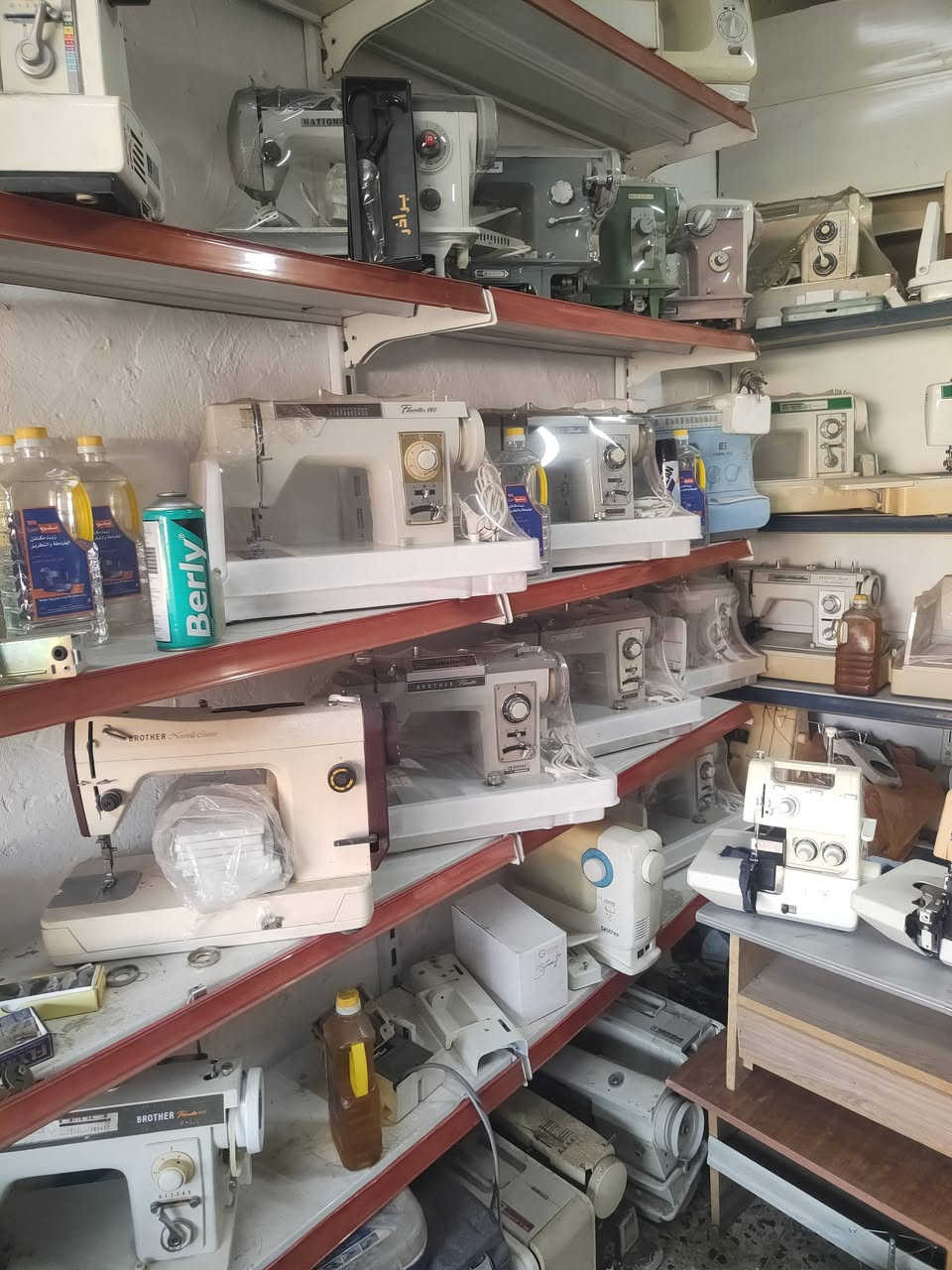 ورشة العبيدي لبيع وتصليح مكائن الخياطة الصناعية و المنزلية و مكائن خياطة الأكياس وبيع كافة ادواتها الاحتياطية البيع جملة ومفرد متوفر توصيل لكل محافظات العراق العنوان موصل ايسر شارع الكوير قبل كراج الكوير 
***********
