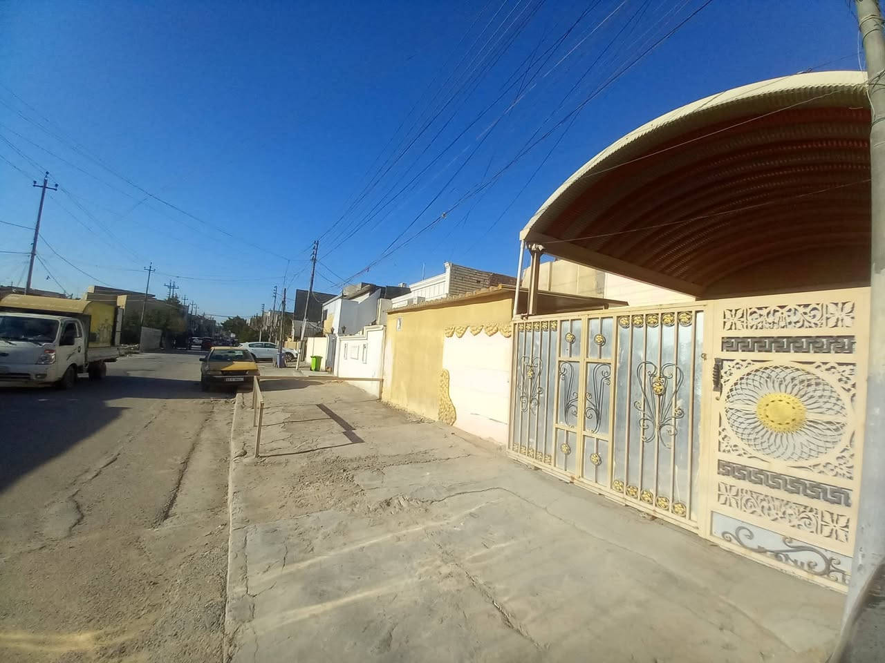 بيت للبيع
المساحة ١٨٠ متر مربع

الواجهه ١٠ متر

النزال ١٨ متر

طابق ونصف

طابو صرف 

للاستفسار الاتصال عل الرقم التالي 

***********
