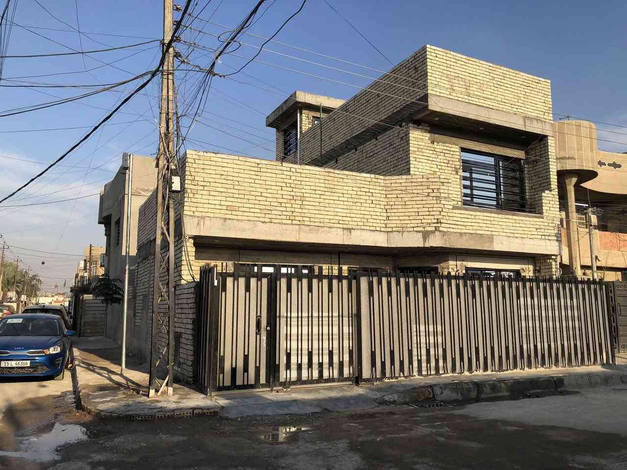 بيت للبيع مساحة100م مربع ركن الواجهه 10 والنزال 10
الموقع / حي التراث قرب مدرسة اربد الابتدائية 

البيت بناء طابق ونص بناء حديث 2025 صار شهر من طلعوا منه العماله 
واقع على شارعين 15 و10 

التواصل على الخاص او واتساب 
الرقم ***********  ابو علي
