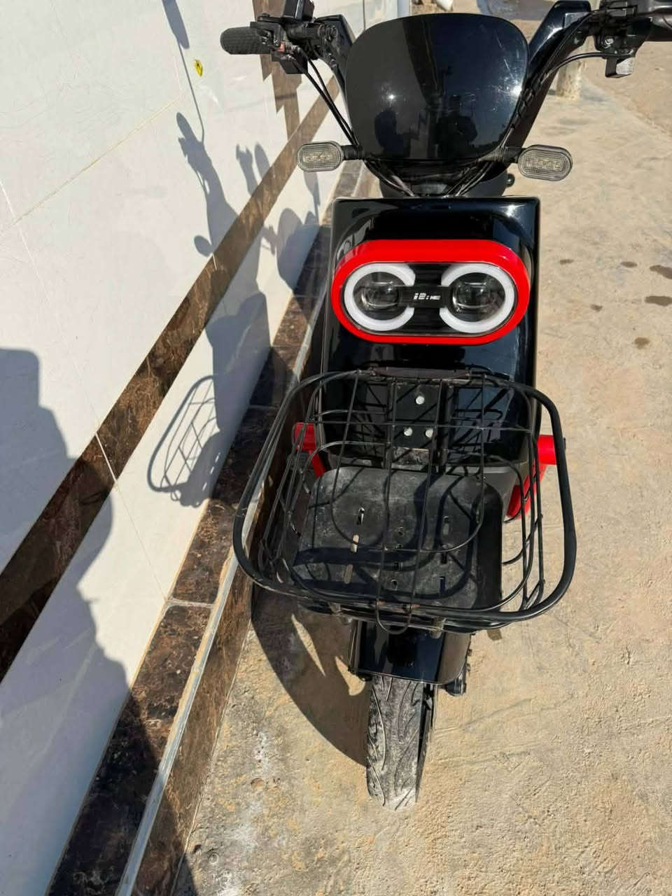 مكلف بالنشر العنوان برطله 
السعر 600
الرقم ***********
