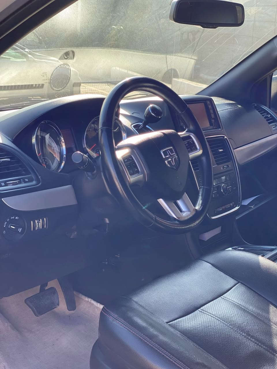 دوج كرفان موديل 2018
مواصفات GT PLUS
بدون حادث كلين تايتل 
كشنات امامي خلفي تدفئة 
ماشي 93 ميل 
السيارة بدون نقص حدادية تخم تاير تبريد كهربائي كلة شرط 
گير محرك ما مفتوح 
سنوية لوحة جديد
‎مكان السيارة سليمانية 

***********  للاستفسار سعر و تفاصيل
