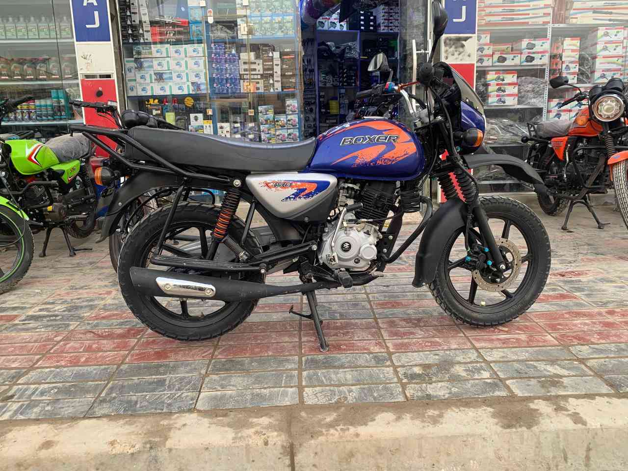 🔥 للبيع دراجة بوكسر  موديل 2023 🔥
أوراق اصوليه كاملة كبل للمرور ترقمه 
📌 النوع: بوكسر
📌 الموديل: 2023
📌 المحرك: 150cc
📌 الحالة: ممتازة 💯
📌 الصيانة: المكينة ما مفتوح برغي بيه
📌 الكفالة: مكفولة كفالة عامة
📌 إضافات: مزودة بشغلات بسيطه للترتيب والشكل
📌 المحافظة: بابل حلة منطقة الكرامة شارع حي الحسين 
✨ جاهزة للفحص بأي مكان
✨ مكينه ناعمه 
💰 السعر: 1,600,000 دينار (مليون و600 وبيها مجال)
📞 للتواصل: ***********
