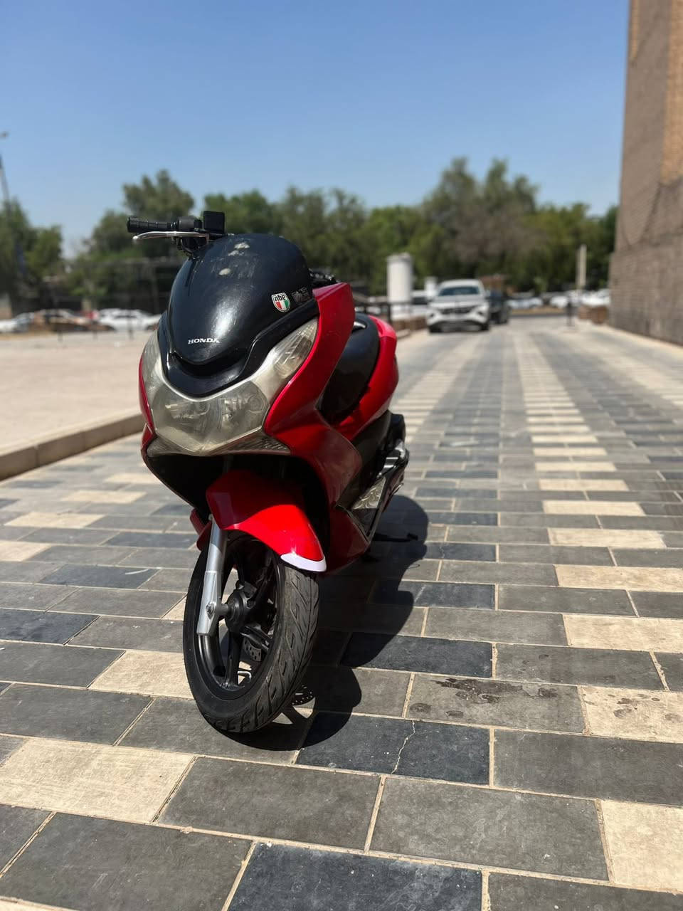 السلام عليكم للبيع دراجه pcxجيل الاول  دراجة  ماخذها رمبه الدراجه وأعلى ايدي حجم مكينه 125ياباني الاصلي دراجه جديده مال جناي وعلئ ايدي لون احمر
ياباني الاصلي دراجه كامله أستان كهربائي حساس ازدحام سويجات دراجه جديده الدراجه  احلا من الصور مال جناي المكان بغداد دراجة مكفوله اي نقص مابيه السعر مليون300 
وبيها مجال بسيط  
اي استفسار ***********
