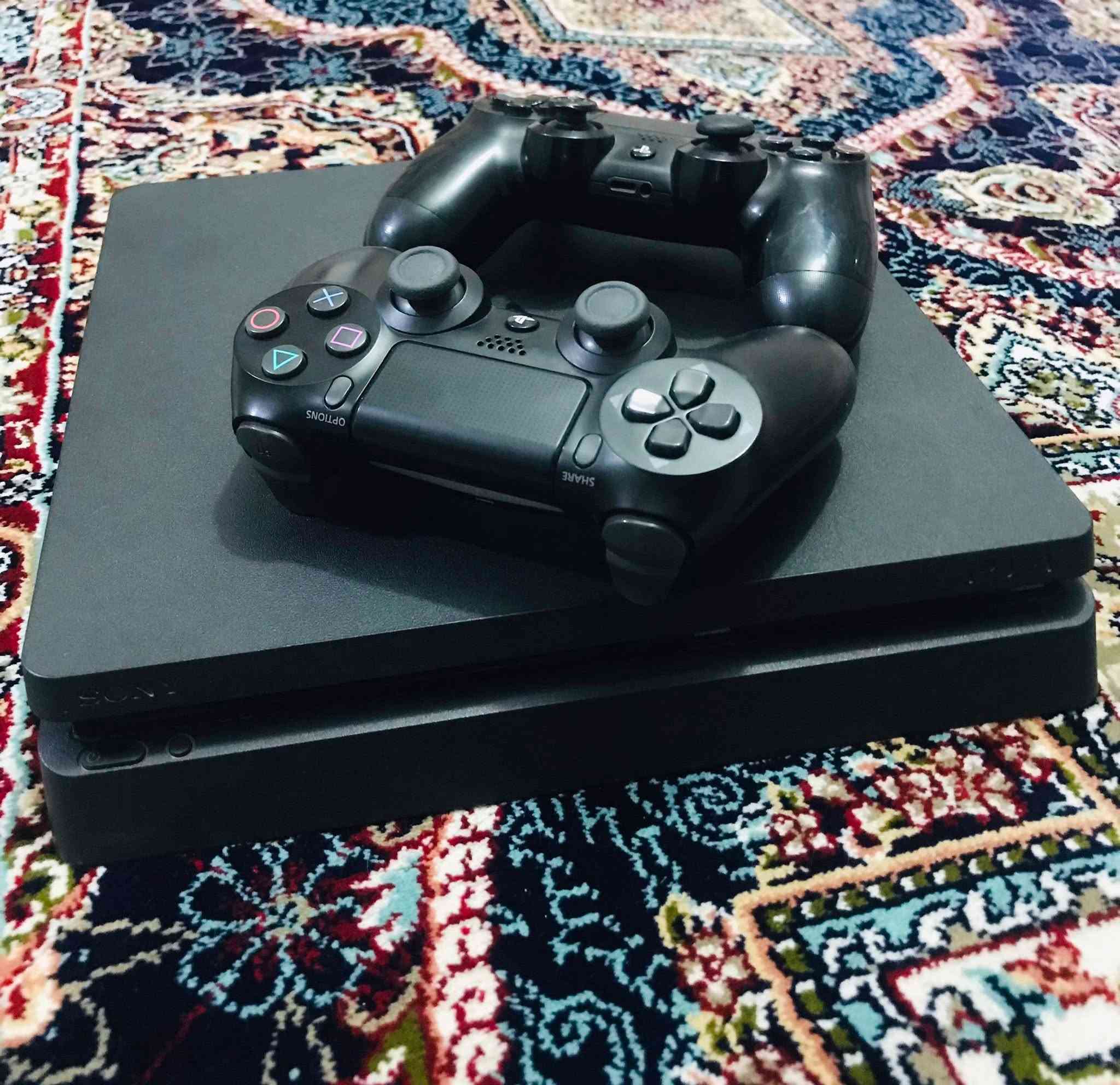 Ps4 slim مهكر نظام (١٢.٥٢) آخر تحديث كولدهين
لوك ستيكر استخدام شخصي نظيف جدا أداءه فول ..١٠٠% 
(1TB) مو نص
ملحقاته أثنين جوستكات (أصلي)
واير hd واير av واير شحن جوستك
ألعابه:
Pes2021
Pes2016
Pes2007
Gta5
Mafia 3
Spiderman mails 
Elden ring
يحتوي على ثيمات
الذاكرة بعد تلزم العاب خير من الله  واضحة بالمقطع بيه بعد فوك النص
مكاني بغداد م الكمالية 
السعر ٣٤٠ وبيه مجال بسيط
***********
