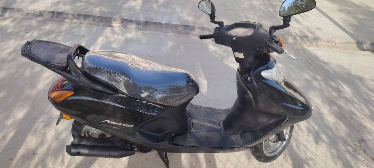 سلام عليكم
. 
دراجه سبيسي يباني 🇯🇵
. 
كابريتر اصلي. 
. 
صاانصه اصلي 
. هندر سلف شغالات. 
. 
كرهبيات كله شغاله. 
. 
قفل ستيرن قفل جنطة  شغالت. 
بريكات شغالت بل مكان. 
. 
دبلات اصليه وهم شغالت. 
كفرات ابو لختم اصلي. 
. 
سوادات كله اصليه 
﷼. 
***********: مكان كوت شارع الزهراء
