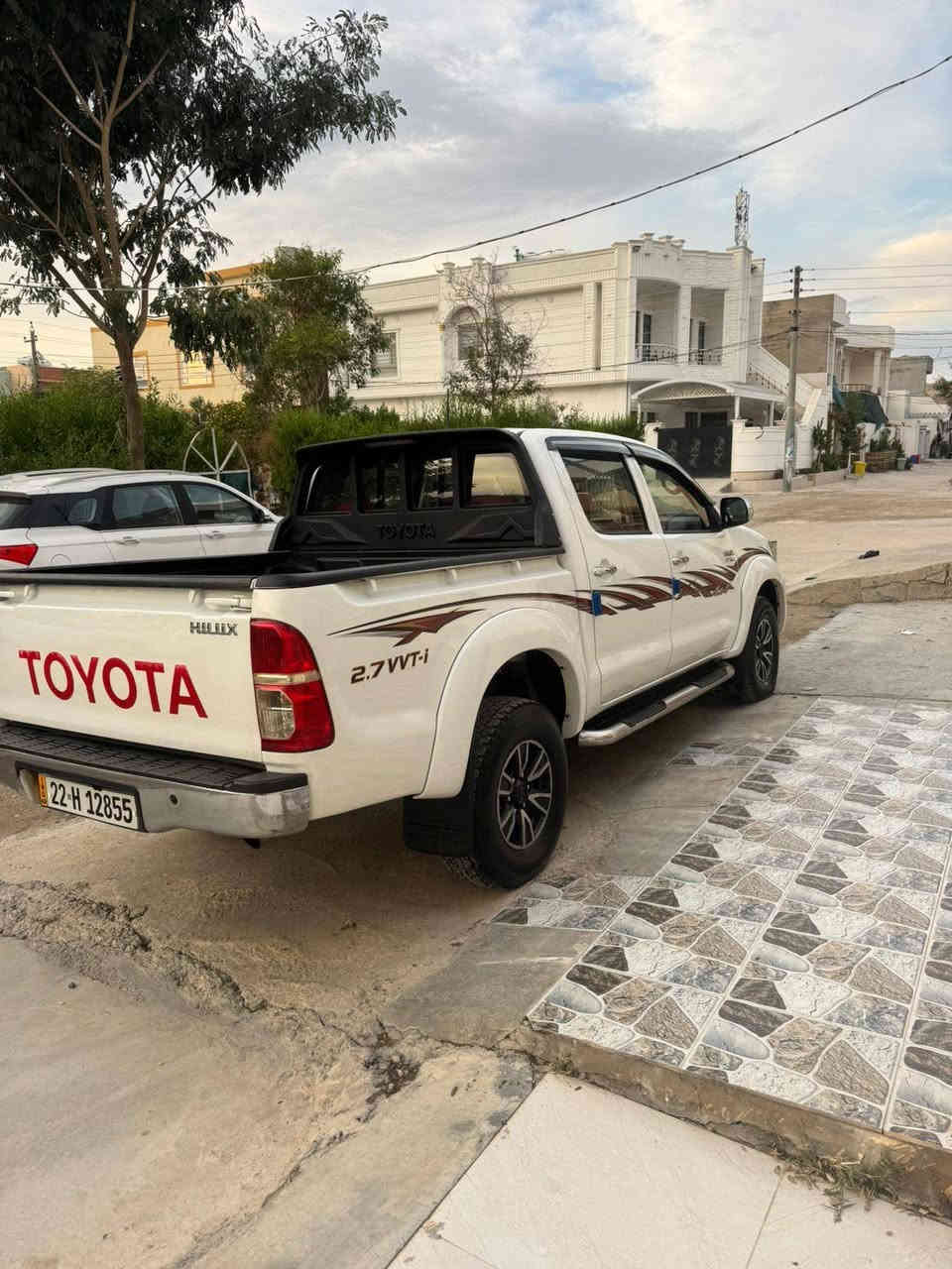 تویتا هایلوکس 2014 اوتوماتیك فورویل 
گیر محرك کفالە رەقم سنەویە مجدد 2030
حدادیە جدید تخم تایرات جدید تحویل او وکالە شرط مكان سيارة بكلار صونةر موجود بصورة 
سعر 220 بيمجال ليطيبين ***********
