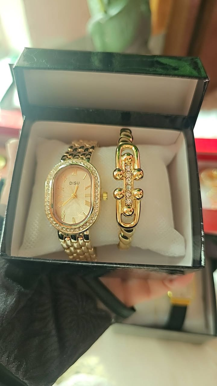 🎁✨ لأن المعلمة مو بس تعلّم… هي تصنع أجيال ✨🎁
بكج نسائي راقي وأنيق يليق بذوقها 💖
💍 إكسسوارات ناعمة
⌚ ساعة أنثوية فخمة
👜 تنسيق مرتب وجاهز للإهداء
هدية مثالية لـ عيد المعلم حتى تعبّرين عن الامتنان بأجمل طريقة 🌸
✨ تغليف أنيق وجاهز
📦 متوفر توصيل داخلالمسيبونواحيهاو لكل المحافظات
🛍️ الحجز مفتوح والكمية محدودة
🎀 نجهز الطلب حسب الذوق والطلب
📩 احجزي هديتك هسه وخليها تكون مميزة ومختلفة
لا تنتظرين آخر لحظة 💕
#إكسبلور #عيد المعلم


**إذا كنت صاحب هذا الإعلان وتريد حذفه لأي سبب، رجاءا أرسل رسالة إلى الدعم الفني**