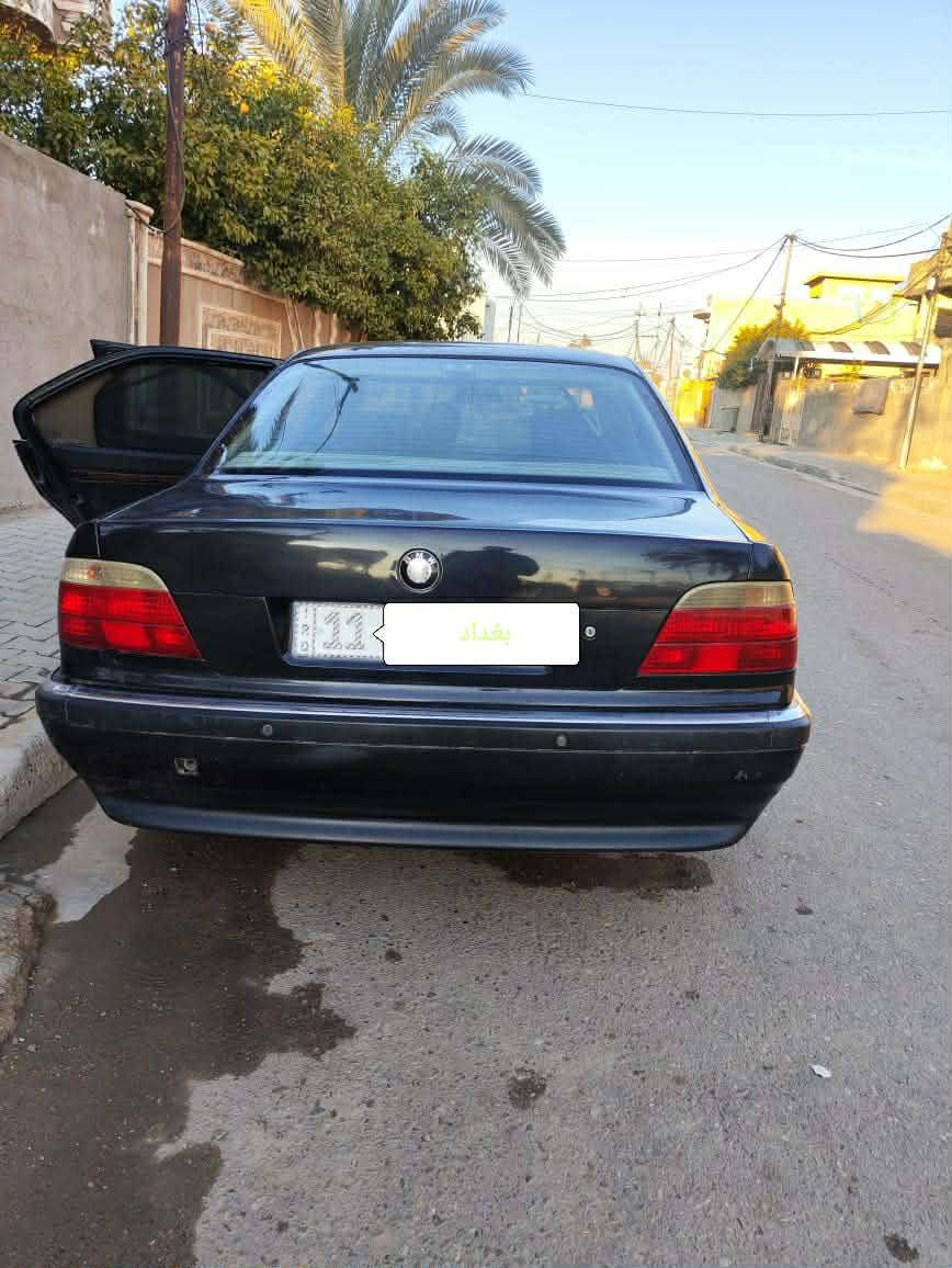 خفاش 730 موديل 95 رقم بغداد باسمي رقم دولي وهزة جديدة 
مكينة بدلتها جديد بيها صوت مال بطالة فقط 
 الصدر الخلفي والامامي جديد 
غرفه جلد نظافة 60 ٪ محتاجه بطانة السائق والوراها
تخم تاير جديد 
كهربائيات كلها شغاله 
سلايد جام وبردة خلفية كهرباء
وباقي مواصفاتها معروفة  
السعر 60 بيها مجال بسيط للاستفسار الاتصال على الرقم ***********
