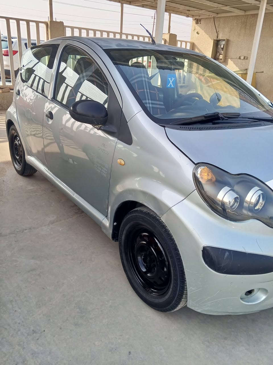 من رخصت الادمن سياره byd F.O موديل 2012 رقم واسط كير عادي تبريد تحويل ثاني يوم سياره حلوه مكفوله عدى بارد قليل الباب الخلفي السعر 35 وبيها مجال  مكان السياره واسط الكوت للتواصل (*********** )
