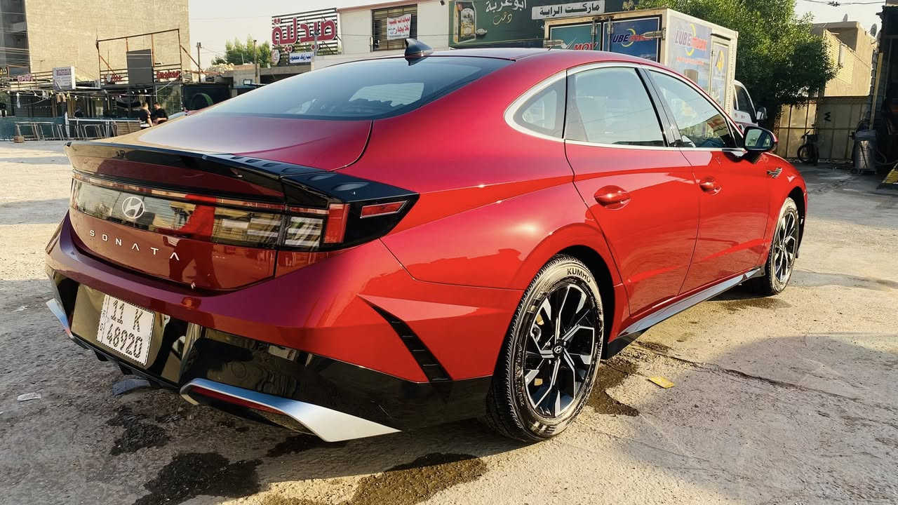 السلام عليكم الي اتصلو بية سابقاً ارجو المعذرة صارلتي حالة طارئة واضطريت اسافر 
سوناتا دم الغزال الزيرو رقم بغداد موديل 2025 ماشية الف بس حادث جداً بسيط ومصلح درجة اولى 
ربع البنيد والجاملغ صبغ فقط 
مواصفاتهة 
١-بصمات ابواب وتشغيل
٢-كشن كهرباء
٣-رادارات وتحديد مسار 
٤- قيادة ذكية 
٥-شاشات كبيرة وكار بلي
٦-وضعيات قيادة ٣
٧-تشغيل عن بعد 
٨-سايد بريك بصمة 
٩-كاميرا دوارة
١٠-فل تحكم ستيرن  
وبعد بيهة هواية مواصفات مذاكرهن 
السعر 210  وبيهة مجال 

اسف عالاطالة اخوكم د.سمير 

***********
