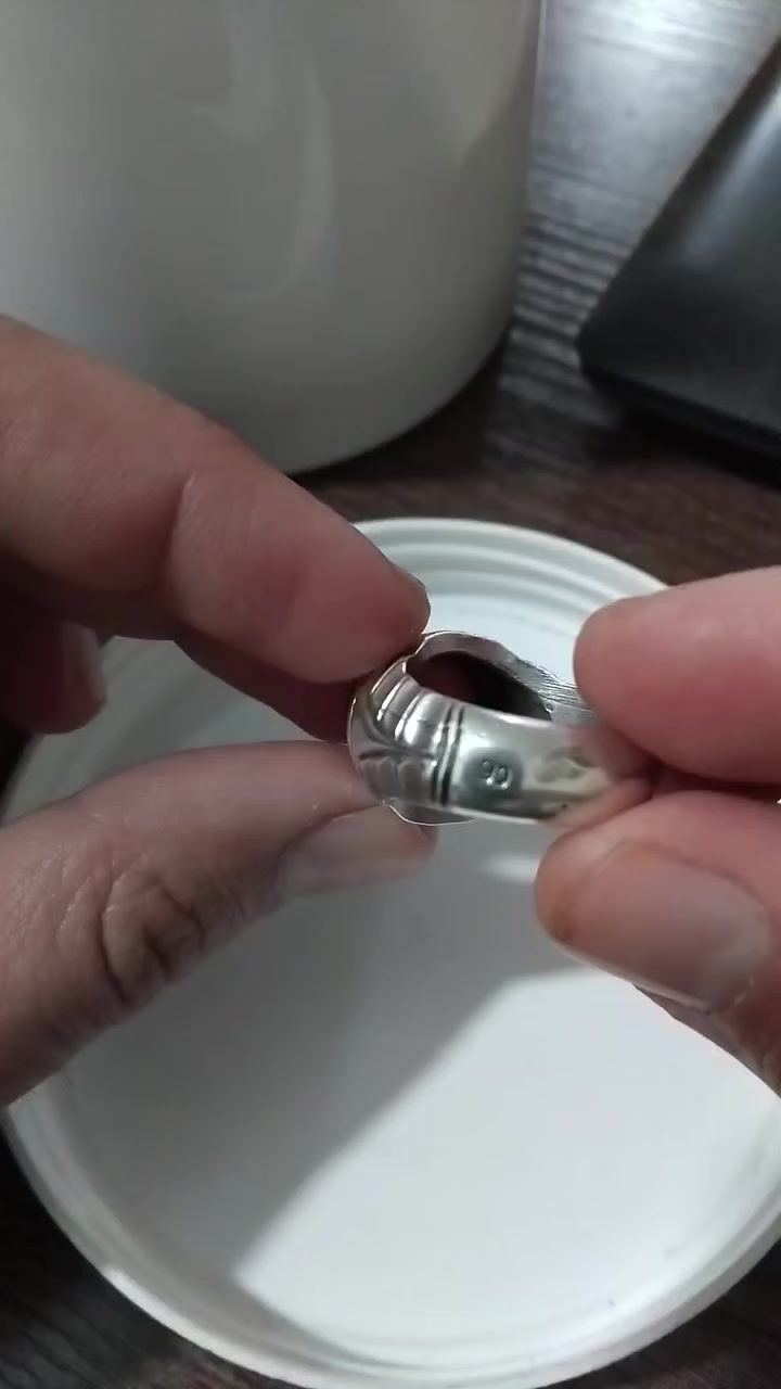 خاتم عقيق نهري خام قياس 19_20 صياغة يدوية 2018 (عباسي يعني صب ثقيل) 85 الف توصيل بغداد والمحافظات 3 الاف


**إذا كنت صاحب هذا الإعلان وتريد حذفه لأي سبب، رجاءا أرسل رسالة إلى الدعم الفني**