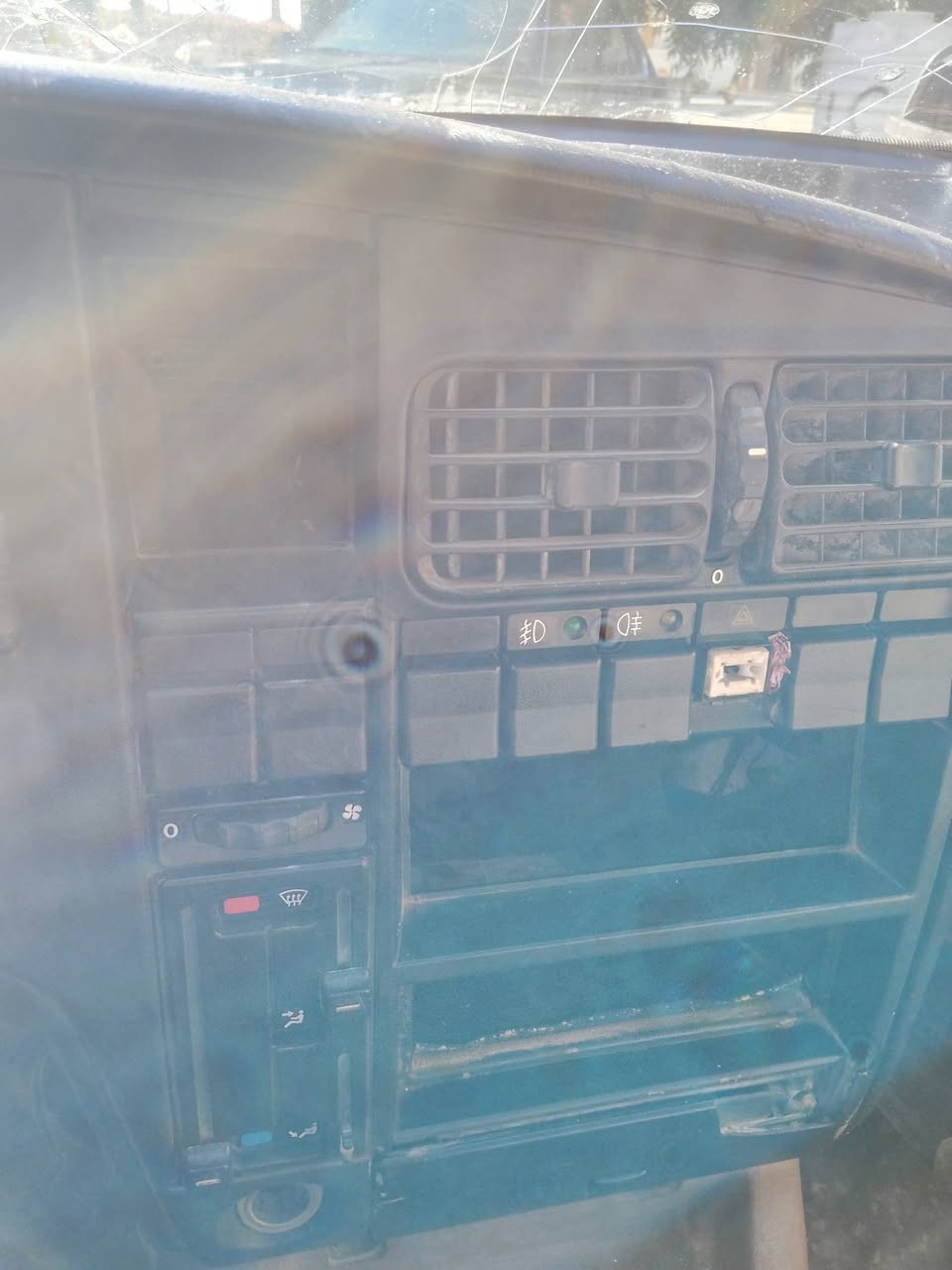 ***********  السعر 20 ورقه
