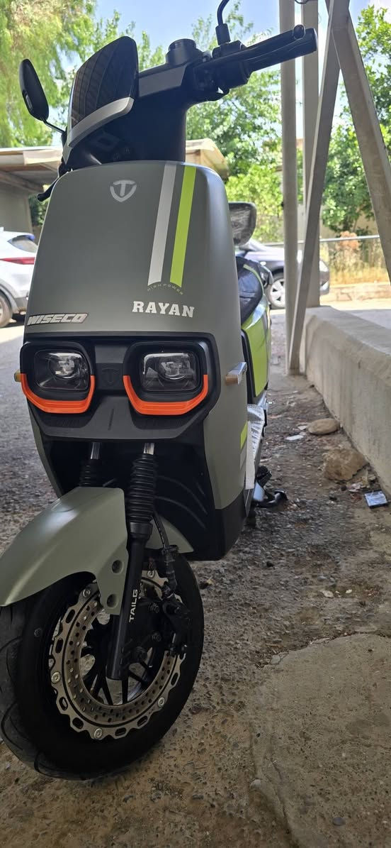 دراجه ريان ابو عيون غني عن التعريف
#سوجين 

#سته بطاريه اصليه شرط

كلو شرط لاتصال *********** موصل جانب الايمن السعر ٨٠٠ وبيه مجال
