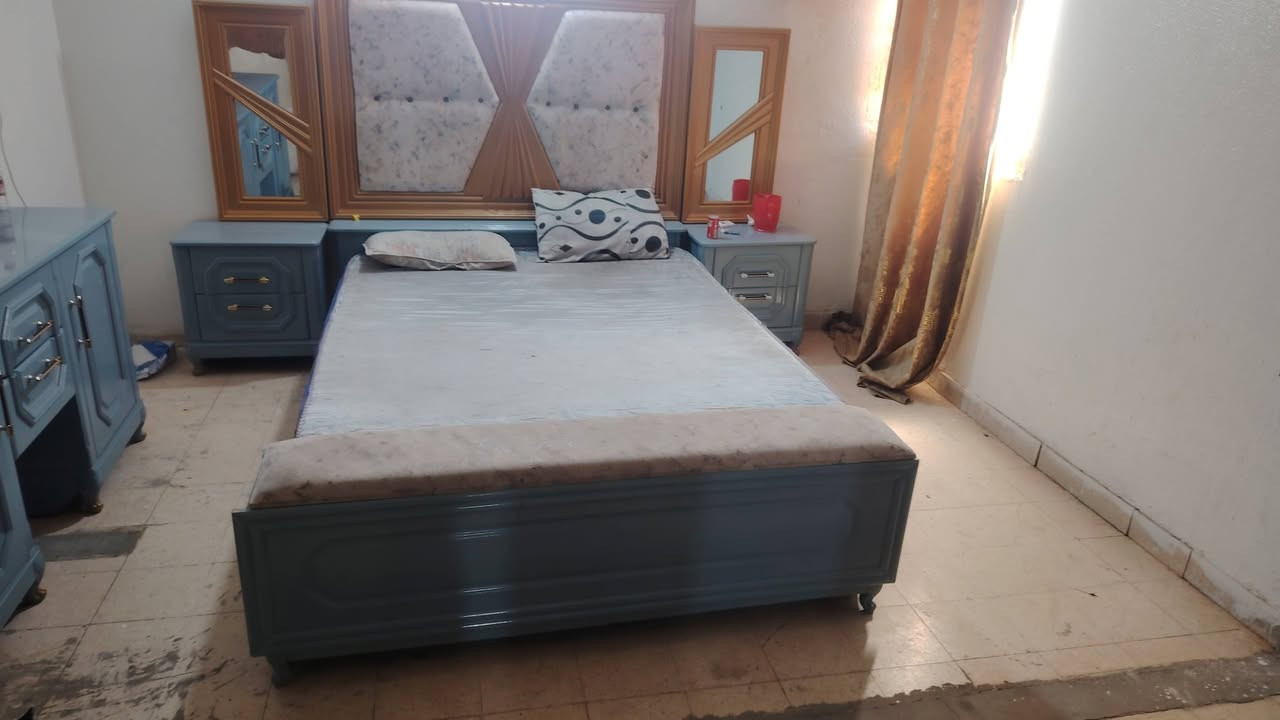 السلام عليكم
غرفة اخشاب جديده للبيع
صناعه عراقيه خشب صاج
لا زلغ و لا طعجه و لا ضربهه
جديده و احلى من الصور
السعر ١،٩٠٠،٠٠٠ بيها مجال بسيط 
اتصال فقط
***********
المكان عماره ميسان
