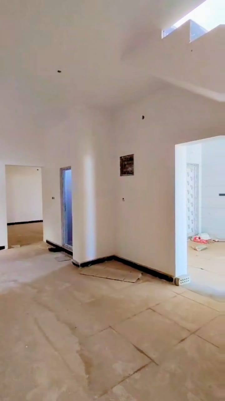 دار للبيع في مجمع ابو تراب السكني مرحلة ثانية  جاهز للسكن مساحة ٢٠٠ مساحة البناء ١٦٧ طابق واحد الخارطة الحديثة  غرفتين وصاله عرضيه ومطبخ وستقبال وصحيات عدد ٢ حديقة كراج سياره موقع مميز خلف شارع ٣٠ يباع نقد بدون تطلوعه بسعر مناسب جداً للاستفسار اكثر الاتصال على الرقم *********** ***********1
او زياره #مكتب كاظم الكعبي داخل مدينة ابو تراب السكني
