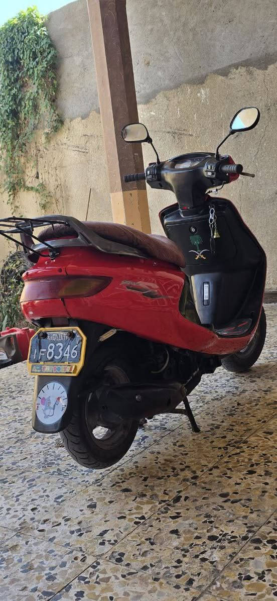 فراشــة للبيع حاويــ$$ــة دراجة فول مواصفات:
لايت LED
عالي ابيض 
ناصي اصفر 
نشرات
اشاير 
سطاب
سلف 
سكنات فيدراليات
مكينة ناعمة 
هندر 
مختمة دراجة 
-كهربائياتة كاملة مكملة 
نضافة فول لفول شوفت عينك هم تجي وتشوف
- مكفولة كفالة عامة 
***********
