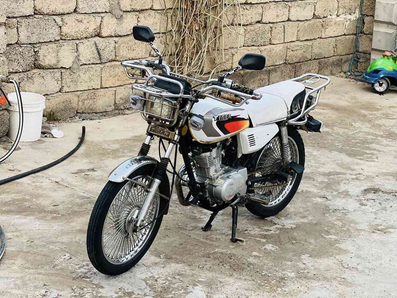 السلام عليكم .
موطور البيع 

تايكر 2020 مدرع 

محرك ما مفتوح 

السعر 500.

المكان الشركاط


**إذا كنت صاحب هذا الإعلان وتريد حذفه لأي سبب، رجاءا أرسل رسالة إلى الدعم الفني**