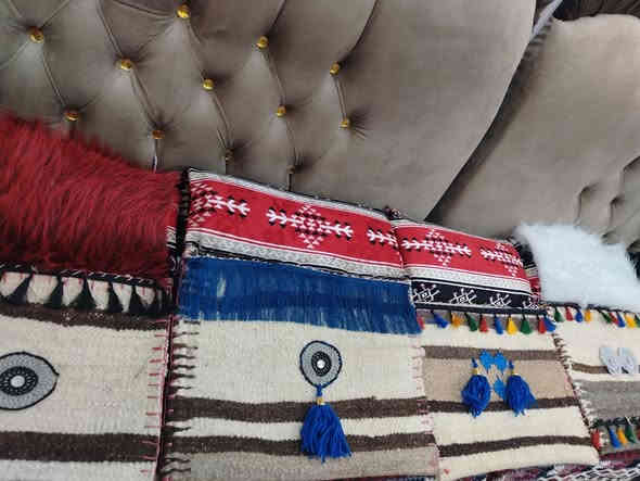 السلام عليكم ورحمه الله خروجه تطريز درجه اولا مال مندلي اسفنج طبي شي حلو ومرتب سعر 10 وابو الفرو 12 الف توصيل كافه محافظات العراق و أصحاب المحلات اسعار تختلف مكاني بلدروز حي العصري للاتصال ***********
