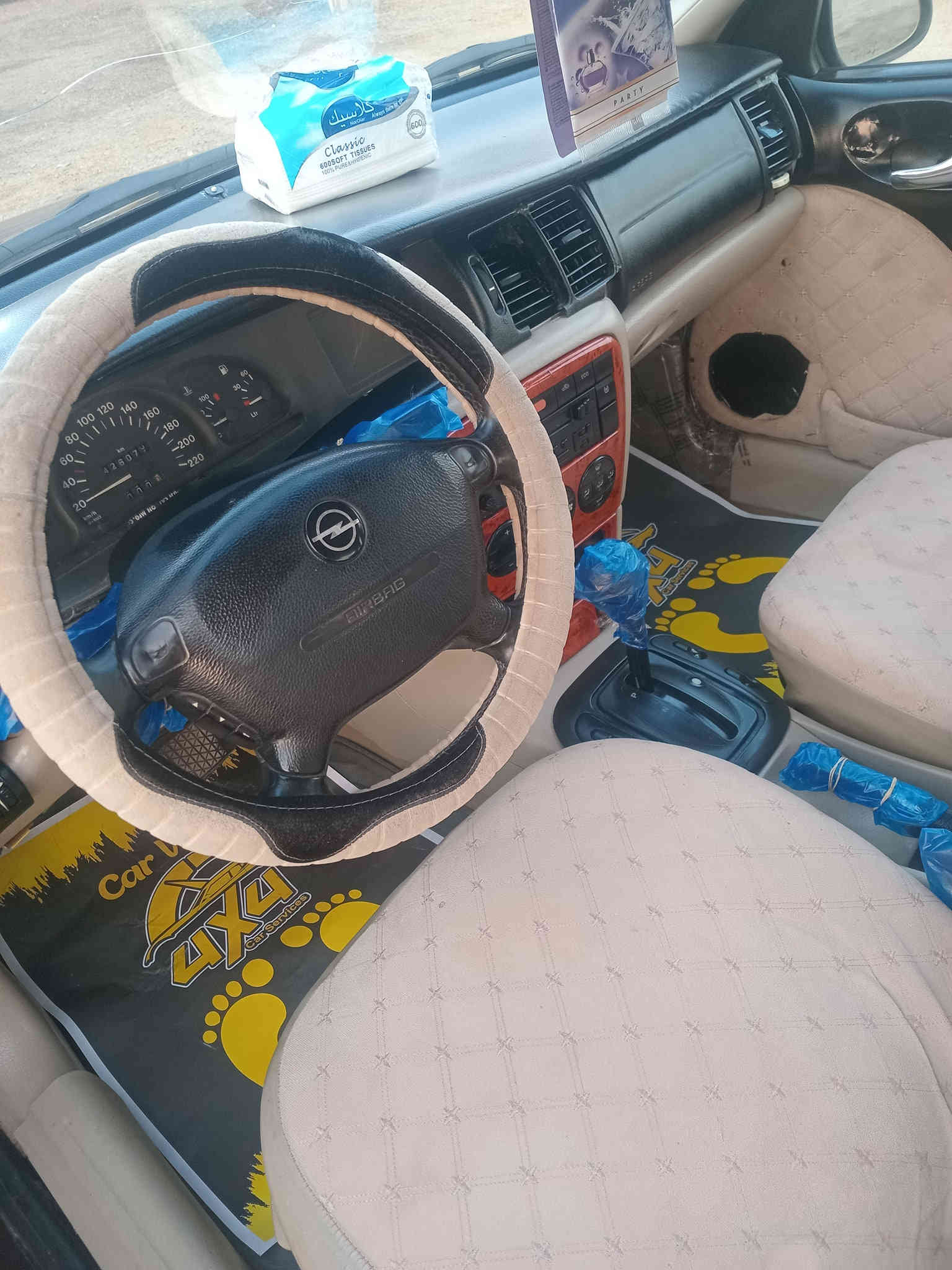 سلام عليكم فكتره بزون رقم الانبار موديل ٢٠٠٠ محرك ٢٠٠٠ كير اوتوماتيك سياره وضع لشركه لاضربه ولاخياس تراي  وين مايعجبك ويل كب صدر خلفي أمامي جدد عنوان رمادي ٥كيلو تحويل مباشر لسعر ٤٥ ورقه وبيها شويه مجال او مراوس ***********
