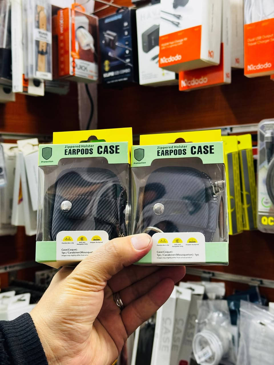 📢 إعلان هام
يعلن مكتب إبراهيم سنتر للموبايل عن توفر
✨ حافظة جلد أصلية لسماعات أنكر ✨
🎧 Anker R50i NC
🎧 Anker R50i
🔹 تحمي السماعة من الخدوش والصدمات
🔹 خامة جلد أنيقة وعملية
🔹 مناسبة للاستخدام اليومي
📍 العنوان: جنوب الموصل – قرية أصفية – قرب المركز الصحي
متوفر توصيل لجميع المحافظات العراق 🇮🇶
📞 للطلب والاستفسار:
***********
***********
#ابراهيم_سنتر #Anker #R50i #R50iNC #اكسسوارات_موبايل #الموصل
