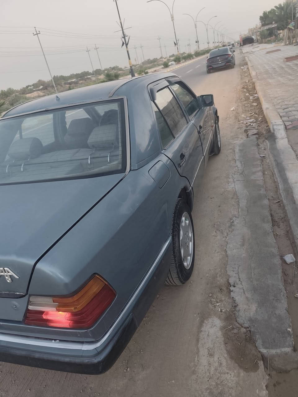 مرسيدس دب W124 لون أزرق سمائي   للبيع 🌹
السيارة بحالة جيده ومعتنى بيها 

✅ إجازة لغاية 31 بأسمي 

✅ قواعد سليمة بالكامل

✅ منظومة التبريد شغالة 

✅ محرك وكير كراون 2500 بحالة ممتازة

✅ اخليلها زيت  Liqui Moly فقط

✅ غرفتها نظيفة جداً ومرتبة

✅ الحداديه كلها مسويها مابيها نقص 

✅ أذانات مكينة أم الـ60 جديدة

✅ دبلات أمامية وخلفية أصلية جديدة

✅ بطارية جديدة

✅ كهربائيتها مضبوطة 

ملاحظه▪️ اكو بعض الخياسات ب الجاملغ والجنطه 

السعر: 45
 مكاني /ذي قار/ الشطره 

سبب البيع: أريد اجدد

للمهتمين مراسلتي على الخاص، او على الرقم *********** وتحياتي للجميع 🌹

